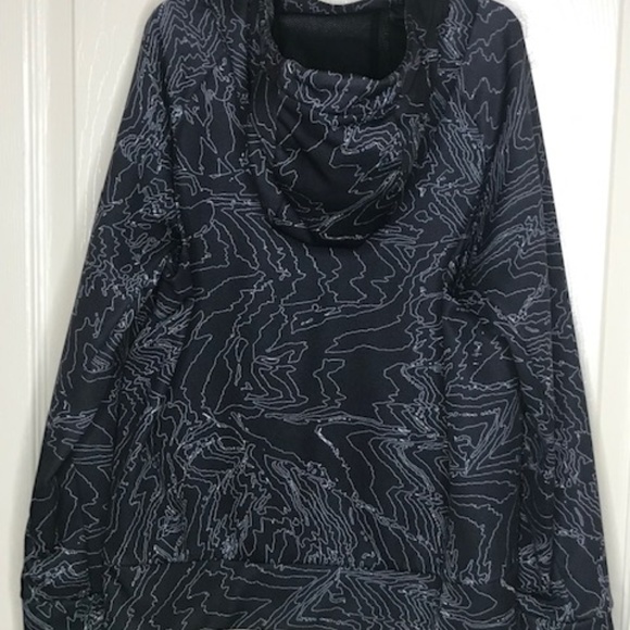 Boy's Nike Pullover Sweatshirt - Picture 2 of 4